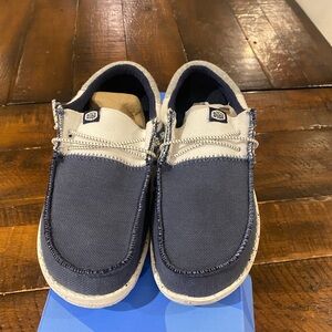 Hey dude wally youth shoe